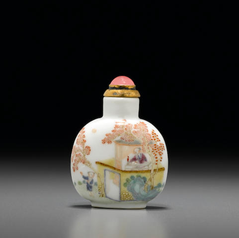 An enameled porcelain snuff bottle Jingdezhen kilns, Daoguang period, 1821-1850