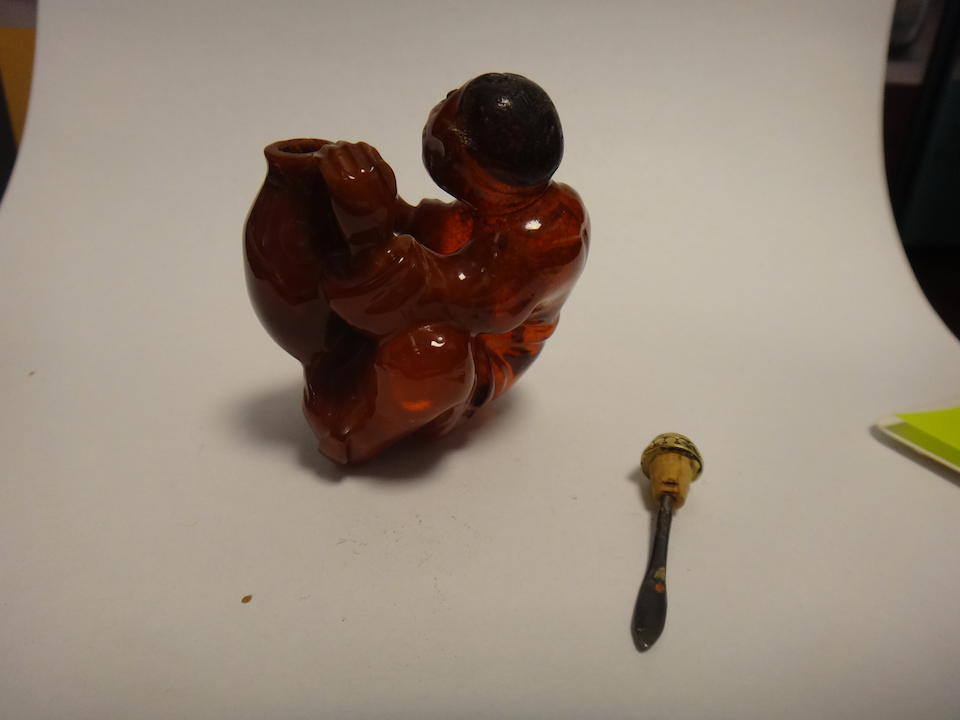 An amber snuff bottle 1770-1830