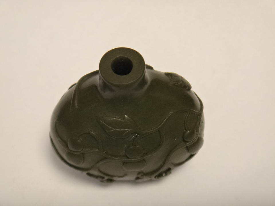 A Duan stone snuff bottle 1760-1820