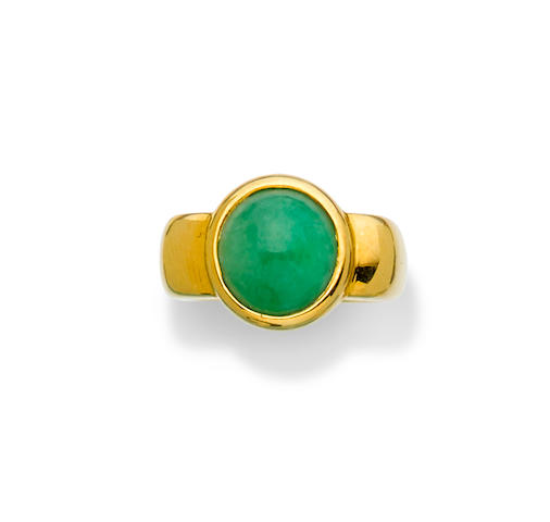 Bonhams : A jadeite jade and 18k gold ring