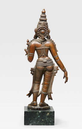 A COPPER ALLOY FIGURE OF BHUDEVI South India, 16th/17th century image 25