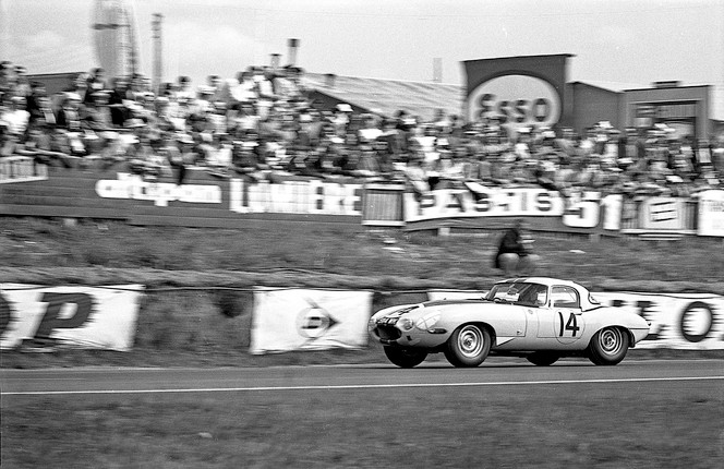 1963 Jaguar E-Type Lightweight Competition  Chassis no. S850664 Engine no. RA 1349-9S image 4