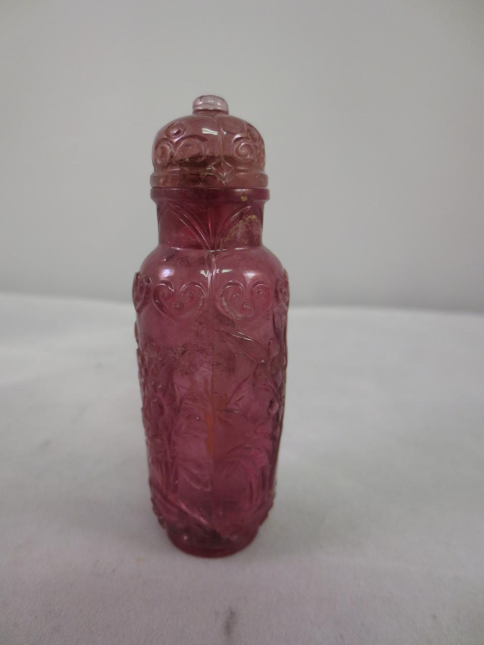 A carved tourmaline snuff bottle 1800-1880