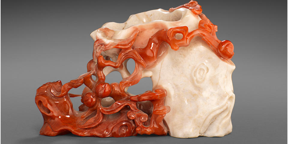 A large carnelian carving of a tree trunk Late Qing/Republic period
