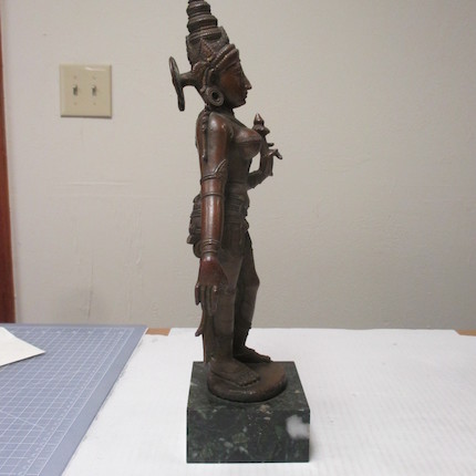 A COPPER ALLOY FIGURE OF BHUDEVI South India, 16th/17th century image 17