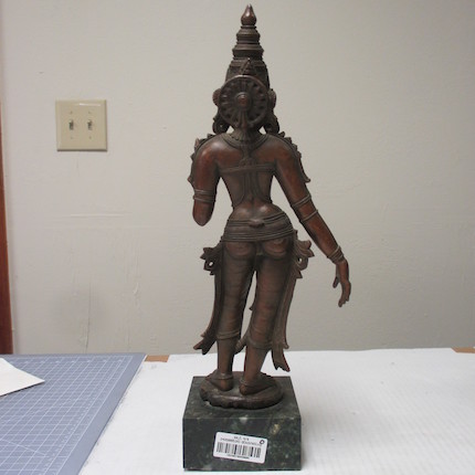 A COPPER ALLOY FIGURE OF BHUDEVI South India, 16th/17th century image 15