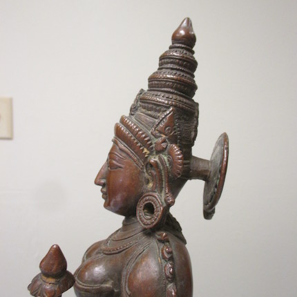A COPPER ALLOY FIGURE OF BHUDEVI South India, 16th/17th century image 11