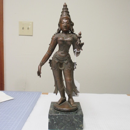 A COPPER ALLOY FIGURE OF BHUDEVI South India, 16th/17th century image 8