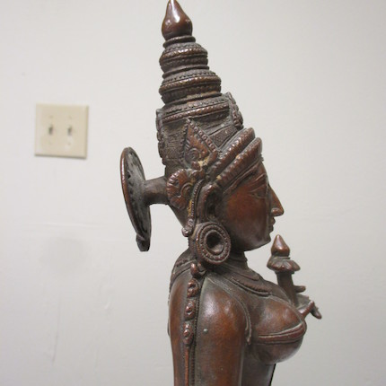 A COPPER ALLOY FIGURE OF BHUDEVI South India, 16th/17th century image 5