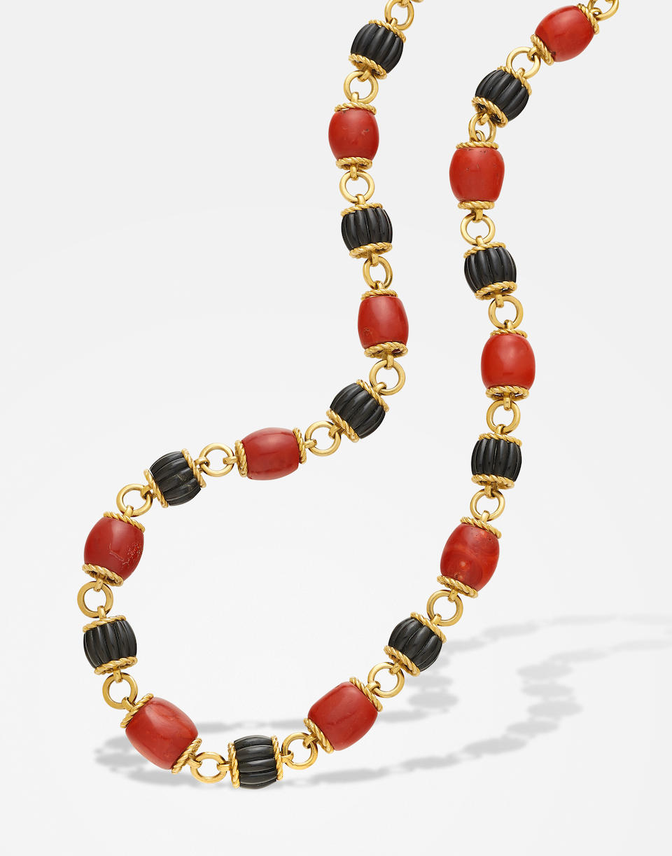 A Coral, Black onyx and 18K Gold Necklace