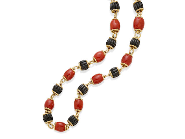 A Coral, Black onyx and 18K Gold Necklace