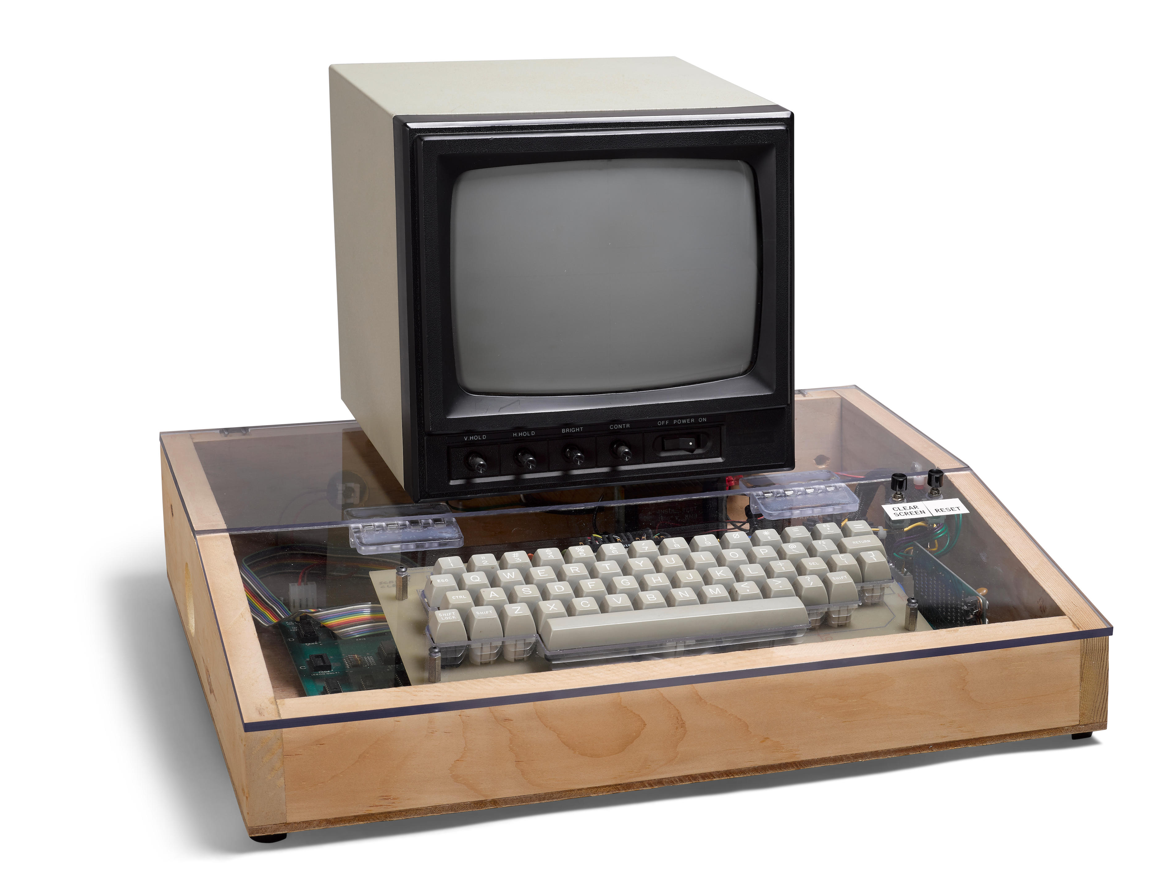 First apple. Apple 1 1976. Первый компьютер Аппле. Компьютер Apple 1976. Эппл 1 компьютер.