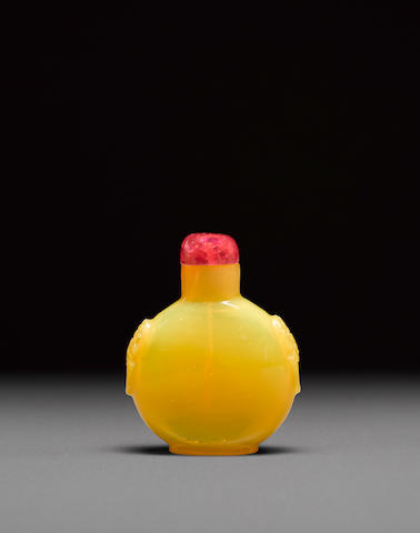 A fine yellow glass snuff bottle  Probably Imperial, attributed to the Beijing Palace Workshops, 18th century