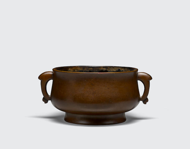 A cast bronze bomb&#233; incense censer  Xuande mark, 17th/18th century