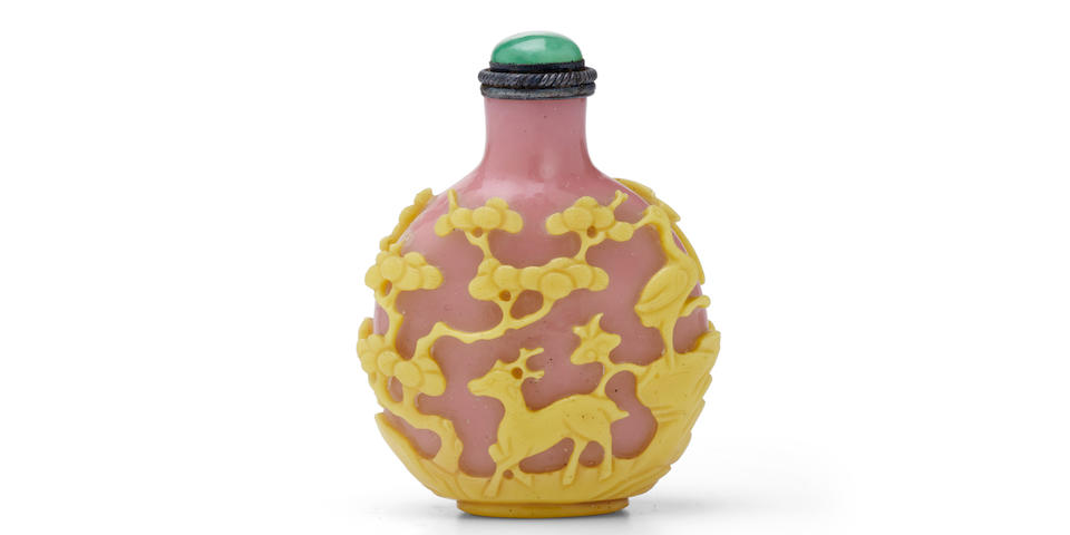 AN UNUSUAL YELLOW OVERALY PINK GLASS SNUFF BOTTLE 1820-1880