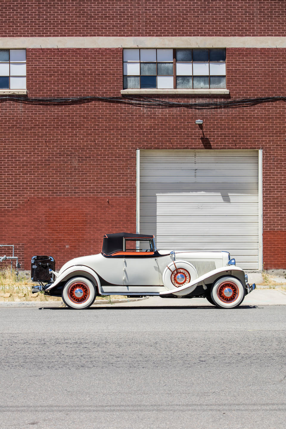 <b>1933 Auburn 8-105 Cabriolet</b><br />Chassis no. 1145 F <br />Engine no. GC 471