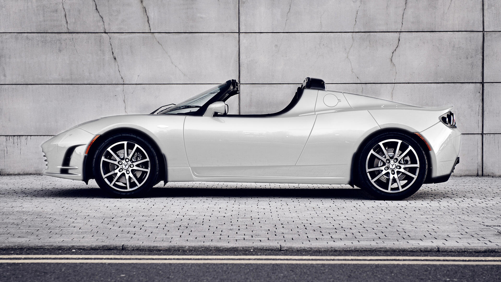 2010 Tesla Roadster - auctions & price archive