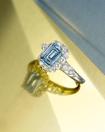A rare and impressive fancy colored diamond and diamond ring, Van Cleef & Arpels image 1