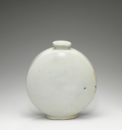 A large and fine porcelain Moon Flask Joseon dynasty (1392-1897), 16th/17th century image 6