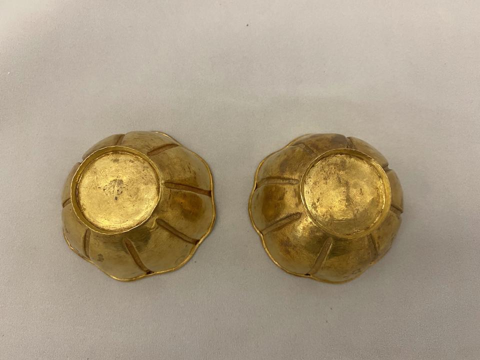 A pair of gold cups  Ming dynasty, circa 1600 (2)