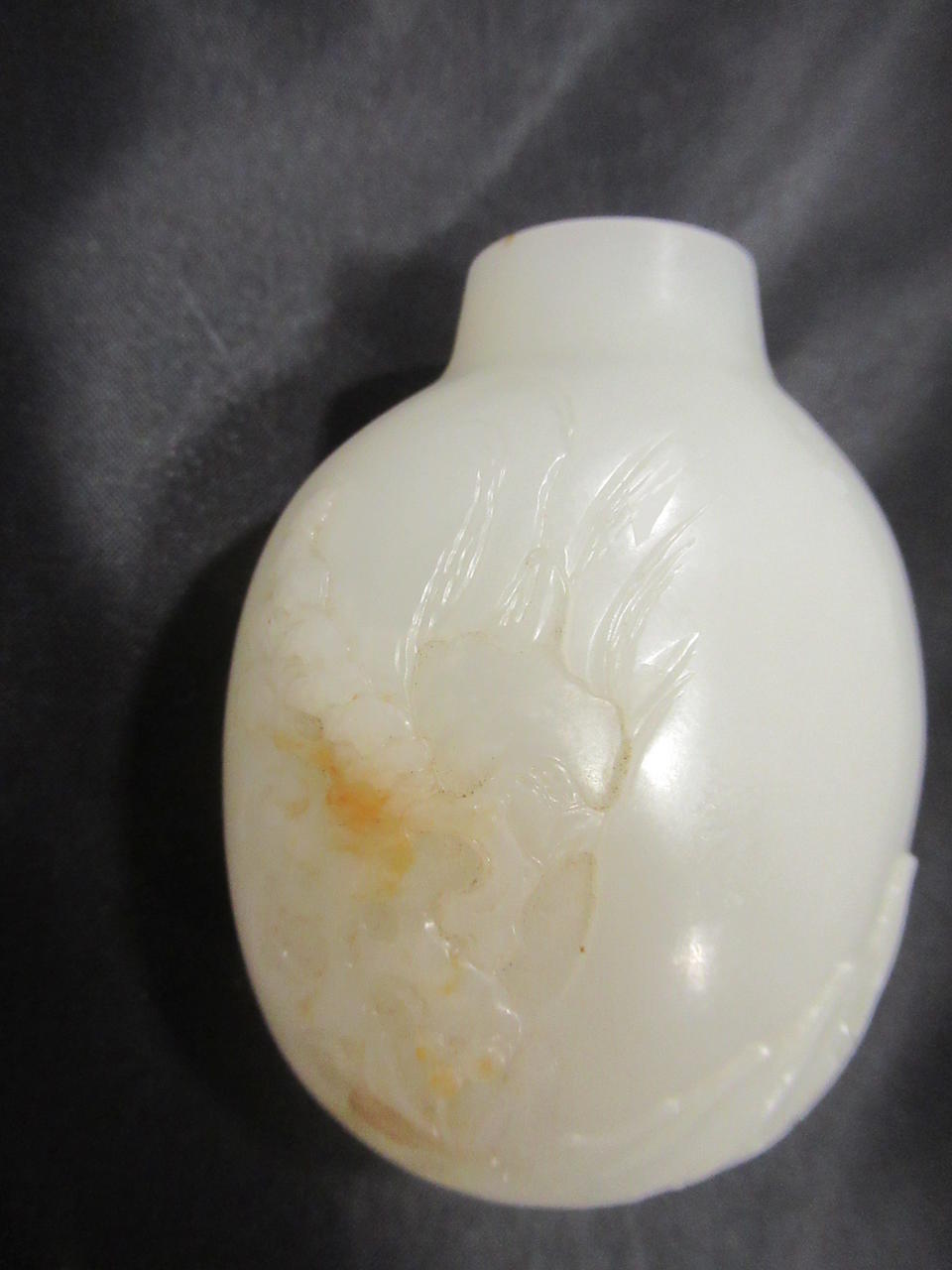 A FINE WHITE AND RUSSET JADE SNUFF BOTTLE  Suzhou school, 1760-1840