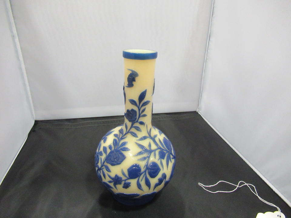 A blue overlay Peking Glass Vase Qianlong mark, 18th/19th century