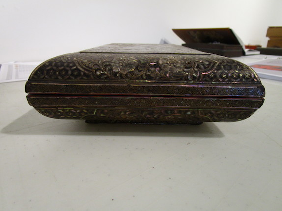 A shell-inlaid lacquer suzuribako (writing box) Edo period (1615-1868), 19th century image 26