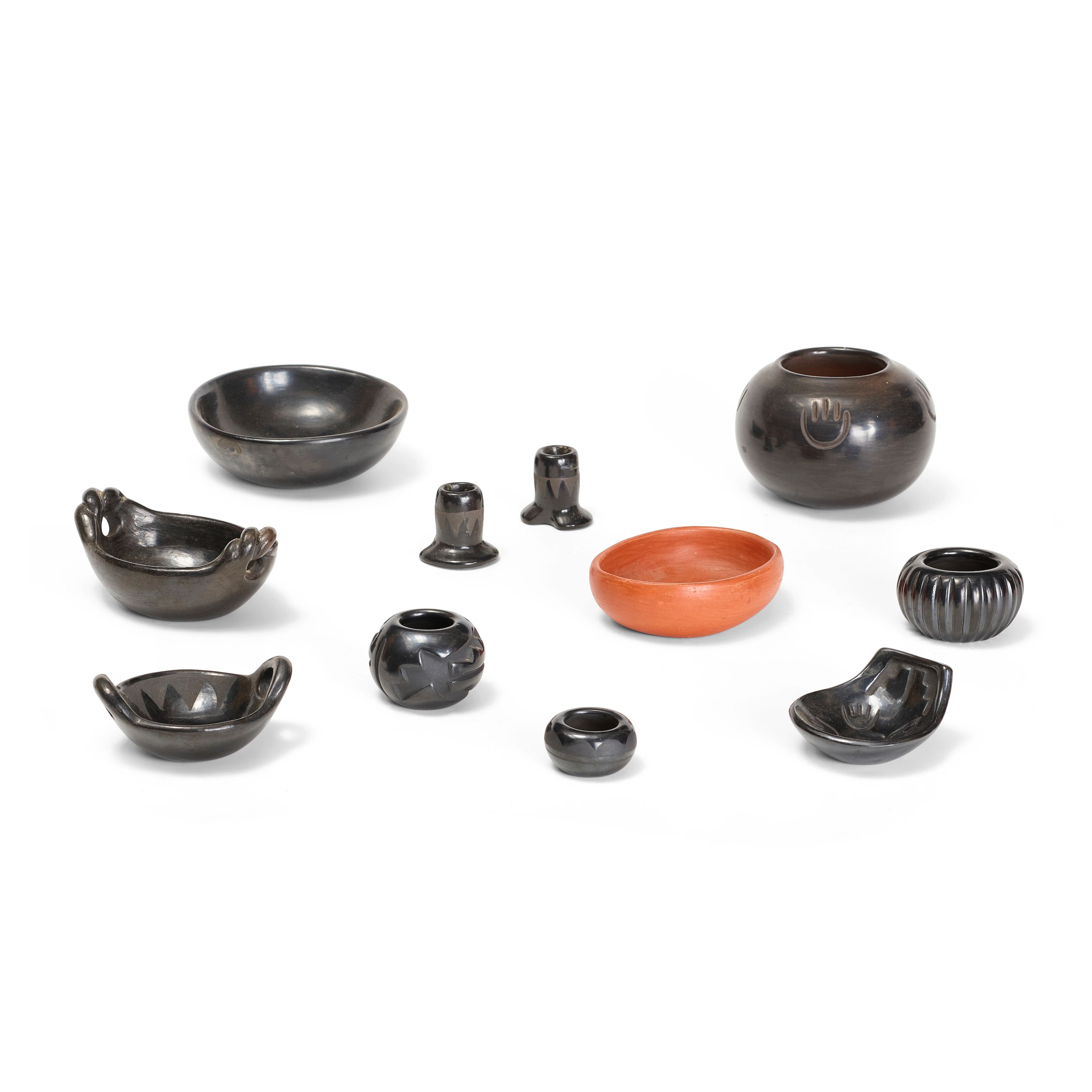 11 Santa Clara pottery objects
