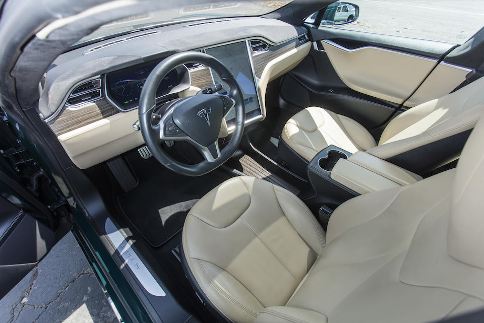 2015 Tesla Model S P85D<br />VIN. 5YJSA4H45FF095332