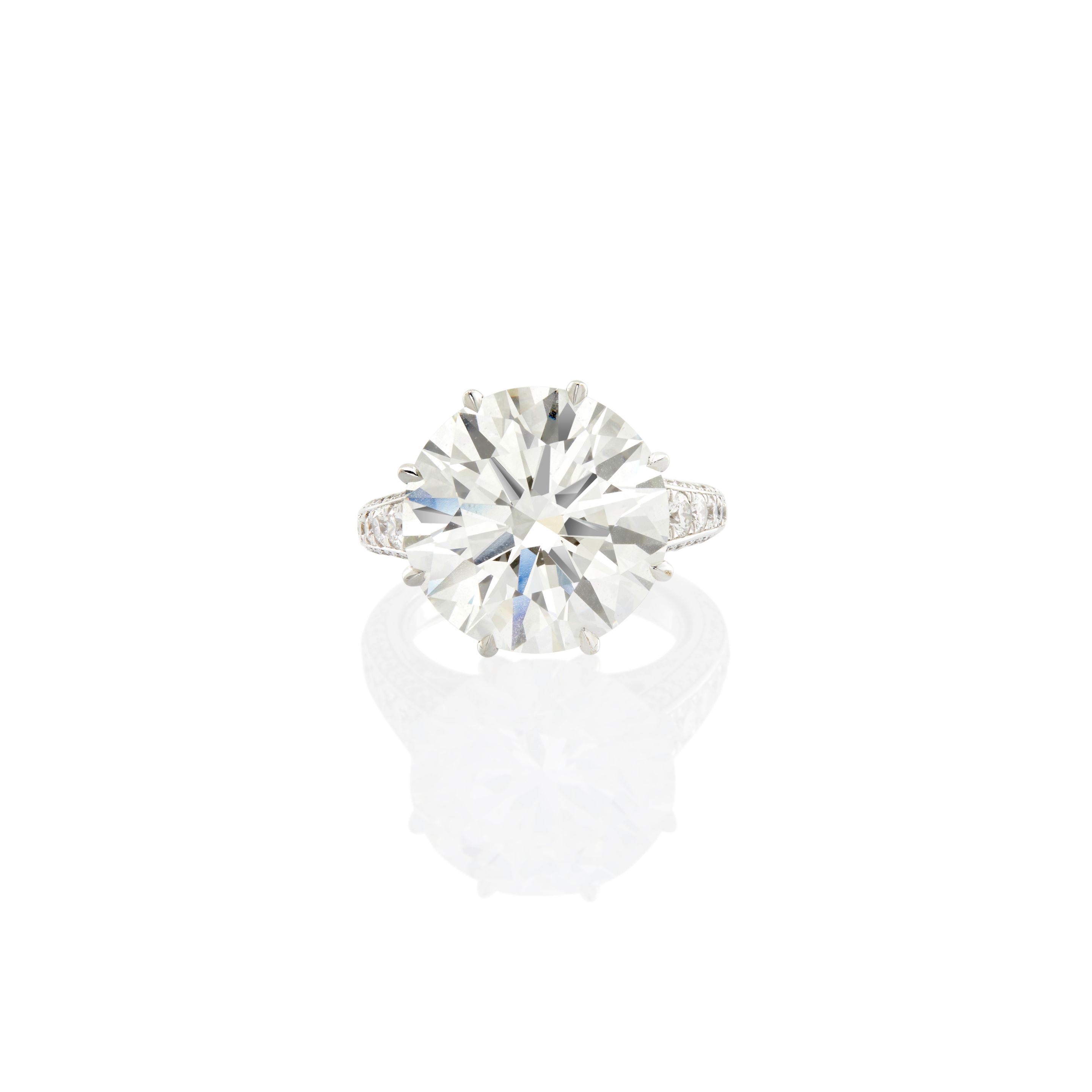 A SUPERB DIAMOND RING