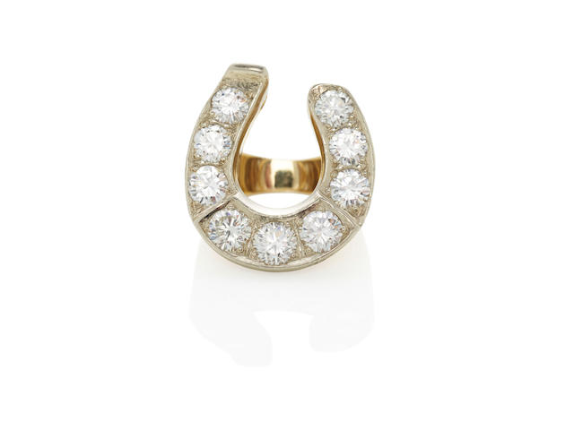 A 14K GOLD AND DIAMOND RING