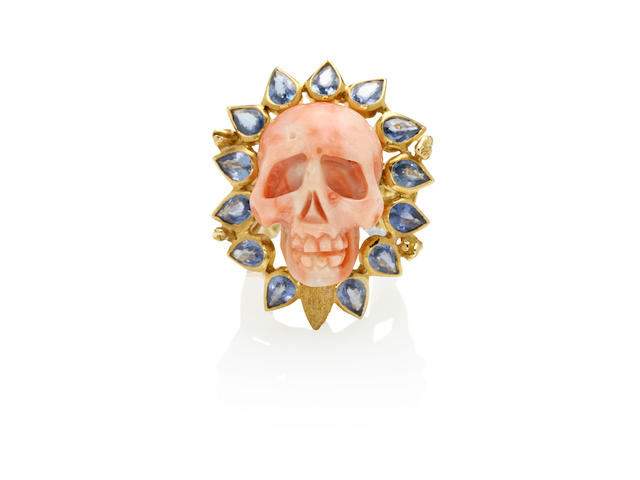 AN 18K GOLD CORAL AND SAPPHIRE RING