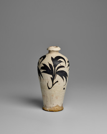 A CREAM AND DARK-BROWN SLIP-PAINTED CIZHOU MEIPING Song-Jin Dynasty 11th/13th Century image 1