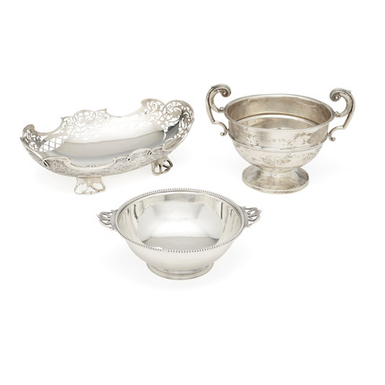 THREE ENGLISH SILVER TABLE ARTICLES by various makers, 19th-20th centuries image 1