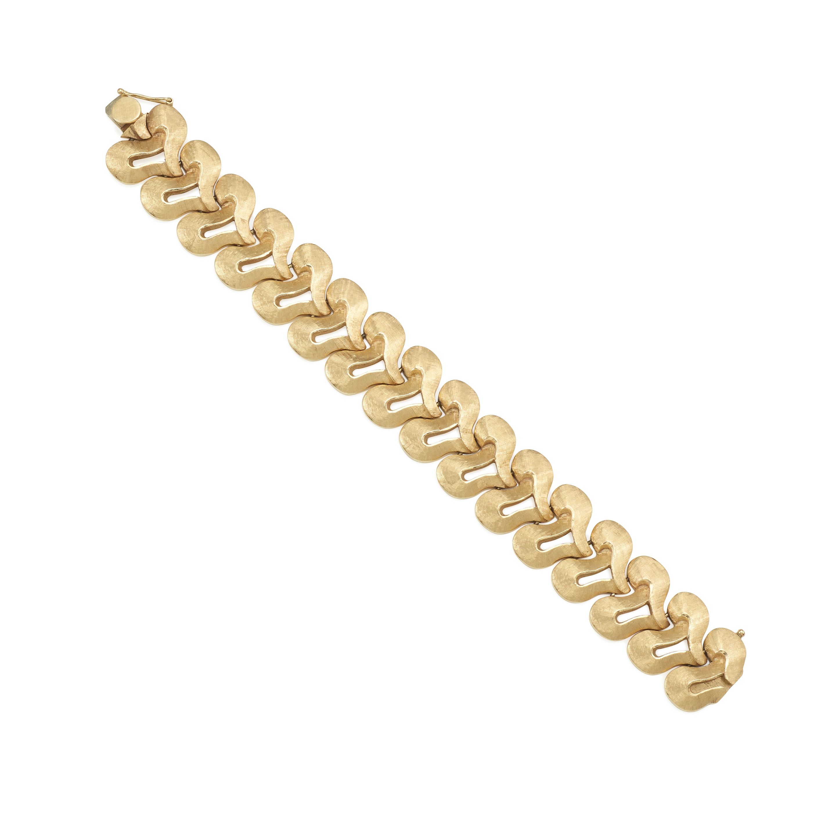 A GOLD BRACELET