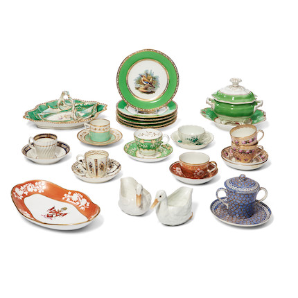 Twenty-one Pieces of English Porcelain Tableware image 1