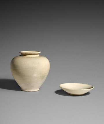 TWO WHITE GLAZED POTTERY VESSELS Tang dynasty (2) image 1