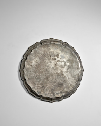 A RARE CHASED SILVER 'LITERARY GATHERING' PICTORIAL TRAY Southern Song dynasty, 13th century image 3