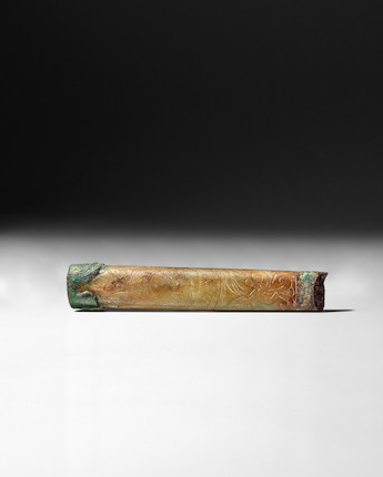 A DRAGON-CARVED JADE DAGGER HANDLE Tang - Five Dynasties image 2