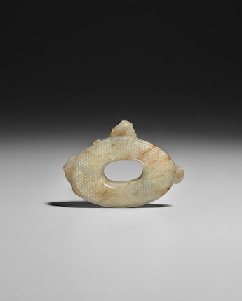 AN ARCHAISTIC JADE DRAGON-IN-CLOUDS ORNAMENT Song dynasty image 6