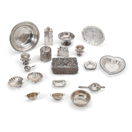 A GROUP OF AMERICAN AND ENGLISH STERLING SILVER TABLE ARTICLES by various makers, 19th-20th centuries image 1