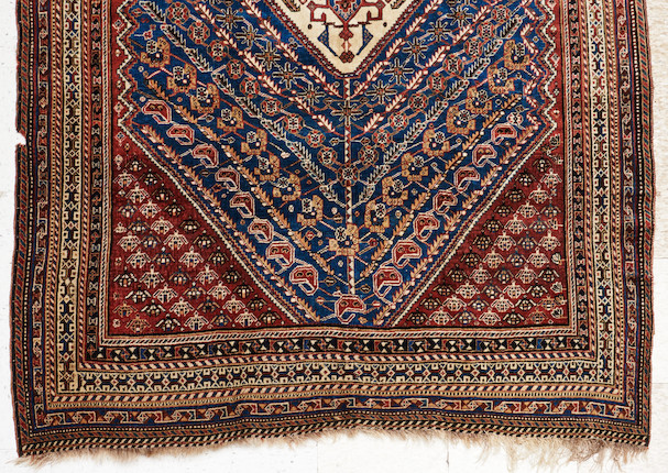 Qashqai Rug Iran 4 ft. 11 in. x 7 ft. 4 in. image 3
