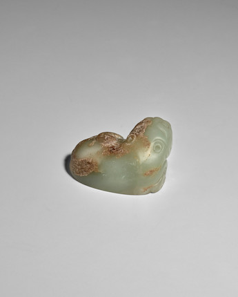 A FRAGMENTARY ARCHAIC WHITE JADE RECUMBENT TIGER Han dynasty image 3