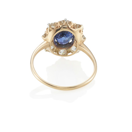 A GOLD, SAPPHIRE AND DIAMOND RING image 2