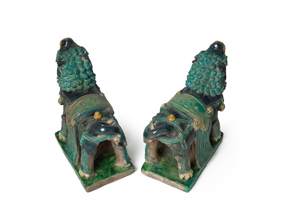 A PAIR OF FAHUA GLAZED TEMPLE LIONS Ming dynasty (1368-1644) image 3