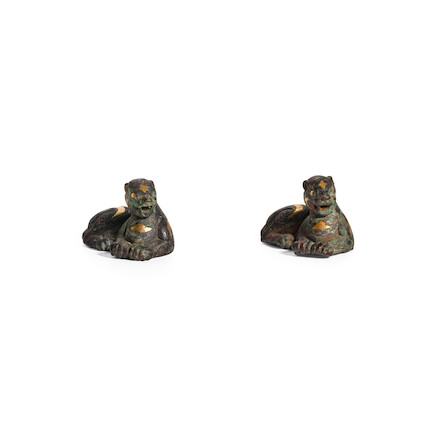 A PAIR OF INLAID AND GILDED BRONZE TIGER WEIGHTS Han dynasty image 4