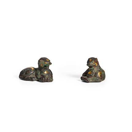 A PAIR OF INLAID AND GILDED BRONZE TIGER WEIGHTS Han dynasty image 2