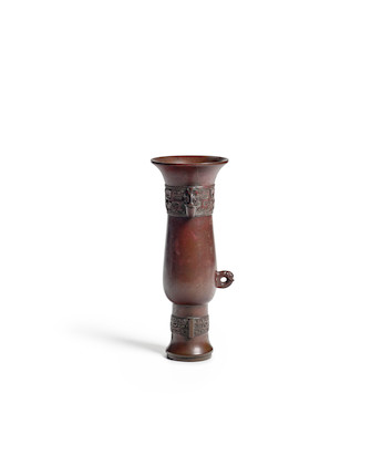 A RARE SIGNED ARCHAISTIC BRONZE TWO-HANDLED VASE-SHAPED INCENSE-STICK HOLDER 18th century, Guiyuan zuo mark image 3