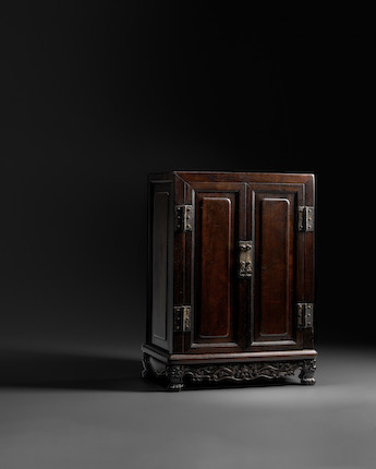 A ZITAN AND HUANGHUALI SCHOLAR'S DESK CABINET WITH DRAGON APRON, ANTOUGUI Qing Dynasty, 17th/18th century image 6