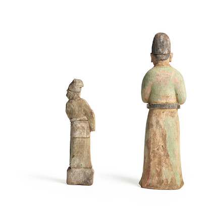 TWO UNUSUAL PAINTED WOOD MALE FIGURES Ming dynasty (2) image 2